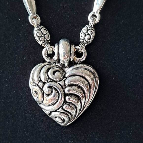 Ladies heart Necklace and earring set Nwt - Picture 2 of 9